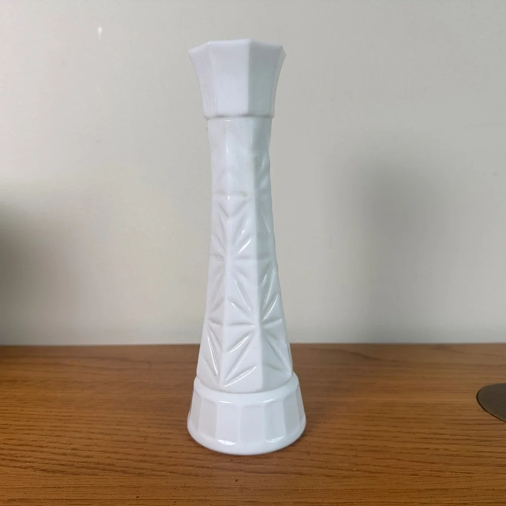 Vintage White‎ Milk Glass Stars and Bars Pattern Bud Vase MCM Decor